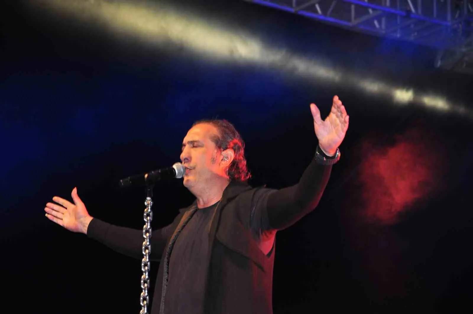 Kars’ta düzenlenen Yaşayan Miras Festivali’nde Kars’ta sahne alan Kıraç, seslendirdiği