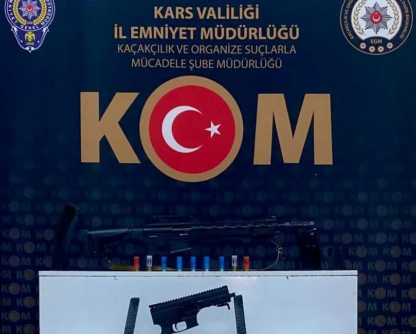 Kars’ta silah tacirlerine yönelik düzenlenen operasyonda uzun namlulu silah ele