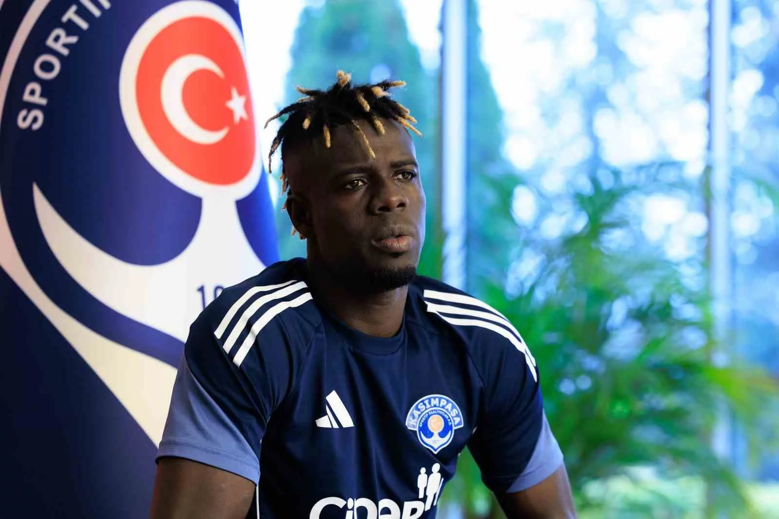 Kasımpaşa’nın Senegalli santrforu Pape Habib Gueye, Süper Lig’de Victor Osimhen,