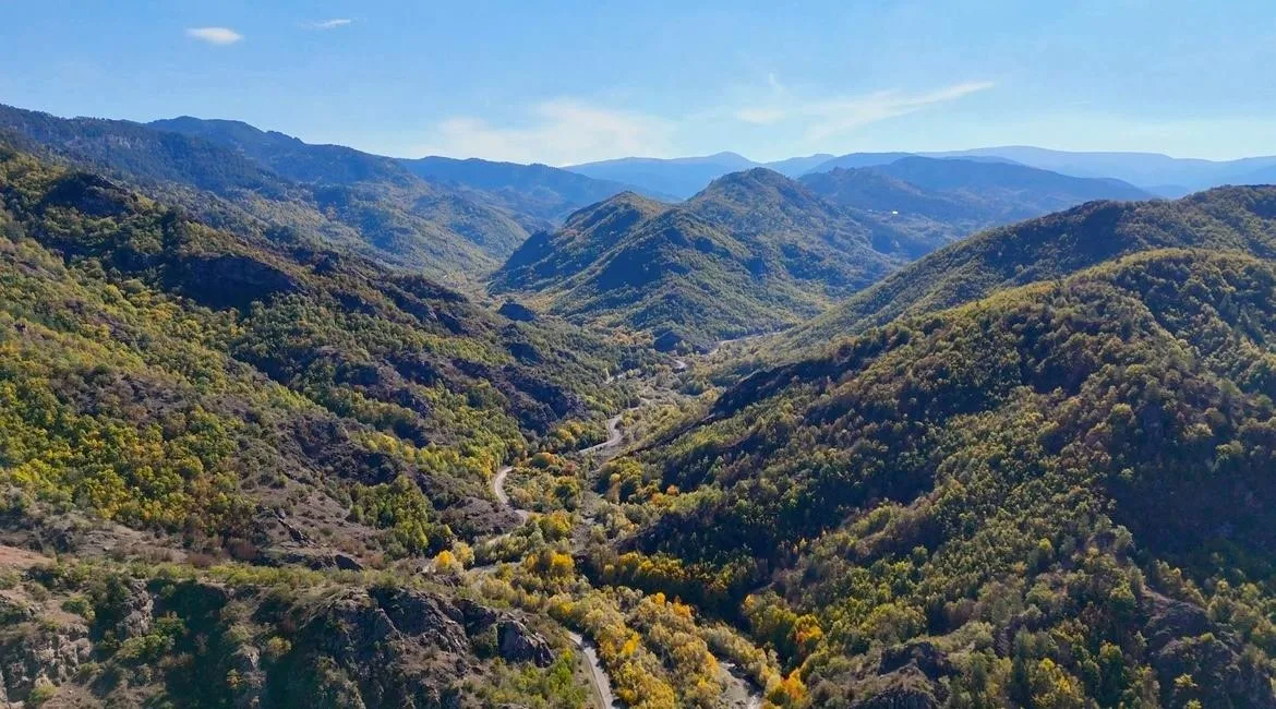 Kastamonu’nun İhsangazi ilçesinde sonbaharla birlikte renk cümbüşünün yaşanmaya başladığı ormanlar