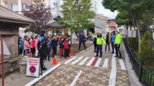 Kastamonu’nun Devrekani ilçesinde hazırlanan “Trafik Sokağı Projesi” kapsamında ilçede bulunan