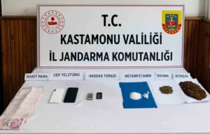 Kastamonu’da uyuşturucu maddeyle yakalanan şüpheli şahıs, tutuklandı. Edinilen bilgiye göre,