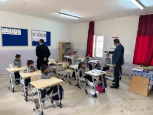 Manisa’nın Sarıgöl Kaymakamı Halil Dalak, okullarda yaptığı incelemede faaliyetler ve