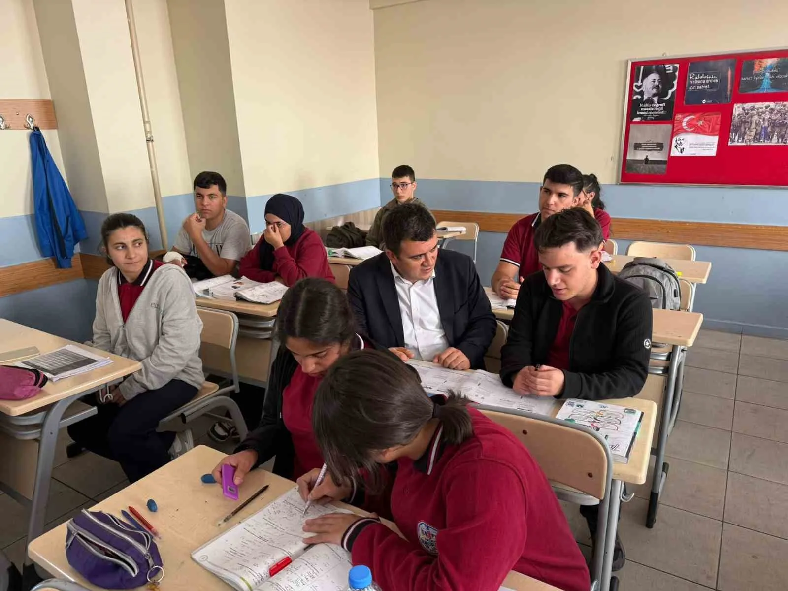 Patnos Kaymakamı Burak Dertlioğlu, İlçe Milli Eğitim Müdürü Zeynep Oğuz