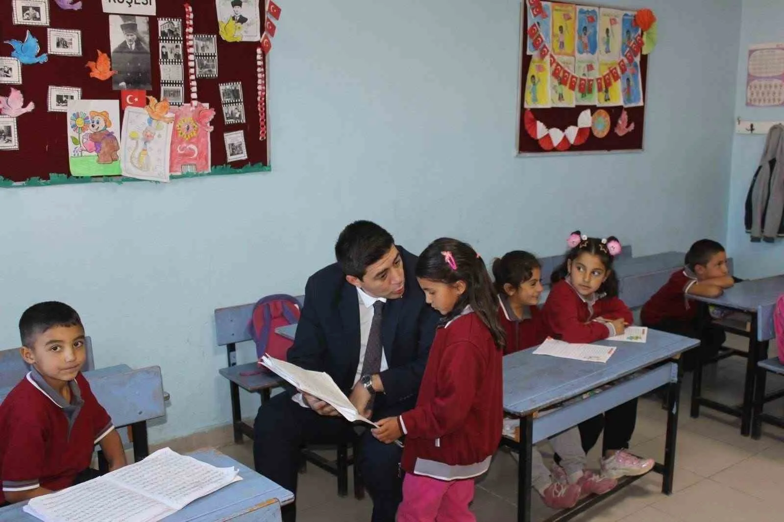 Iğdır’ın Karakoyunlu Kaymakamı Fatih Erdoğan, ilçede eğitim-öğretim faaliyetlerini sürdüren Aktaş