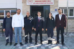 Aydın’ın Karacasu ilçesinde Kaymakam Mehmet Gündoğdu, Yenice Mahallesi’nde hayırsever vatandaşların