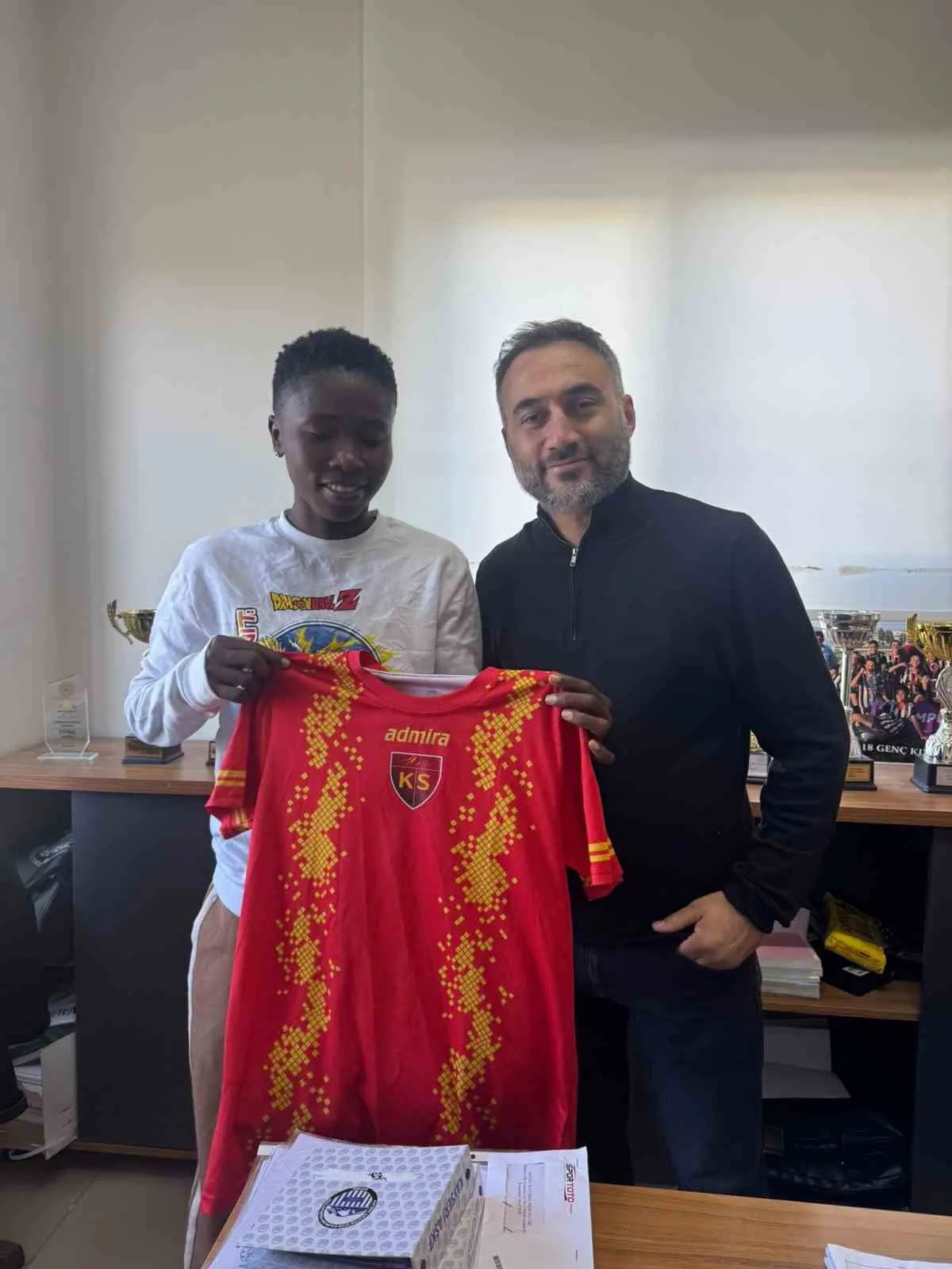 Kayseri Kadın Futbol Kulübü dış transferde iki yabancı oyuncuyu renklerine