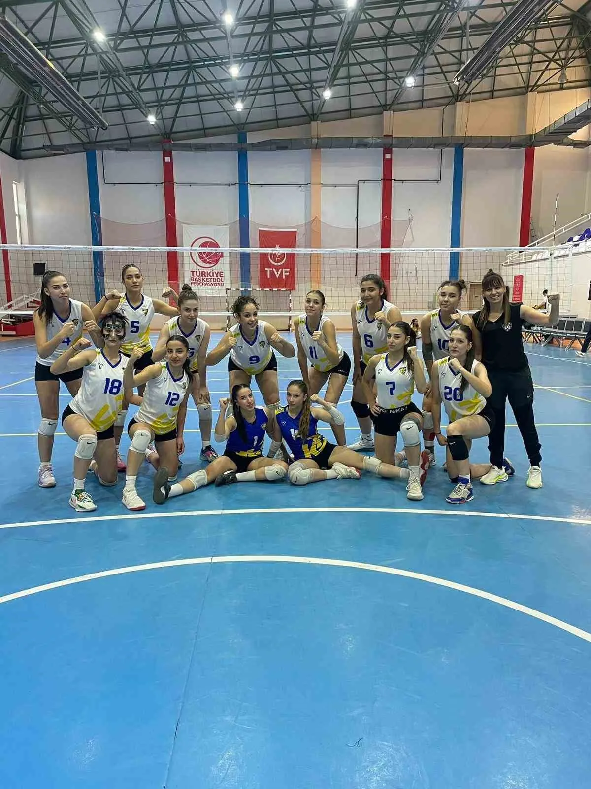 Türkiye Kadınlar 2. Voleybol Ligi 15. Grup ekiplerinden Kayseri Voleybol
