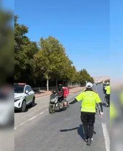 Kayseri’de polis ekipleri tarafından motosiklet ve motorlu bisiklet sürücülerine yönelik