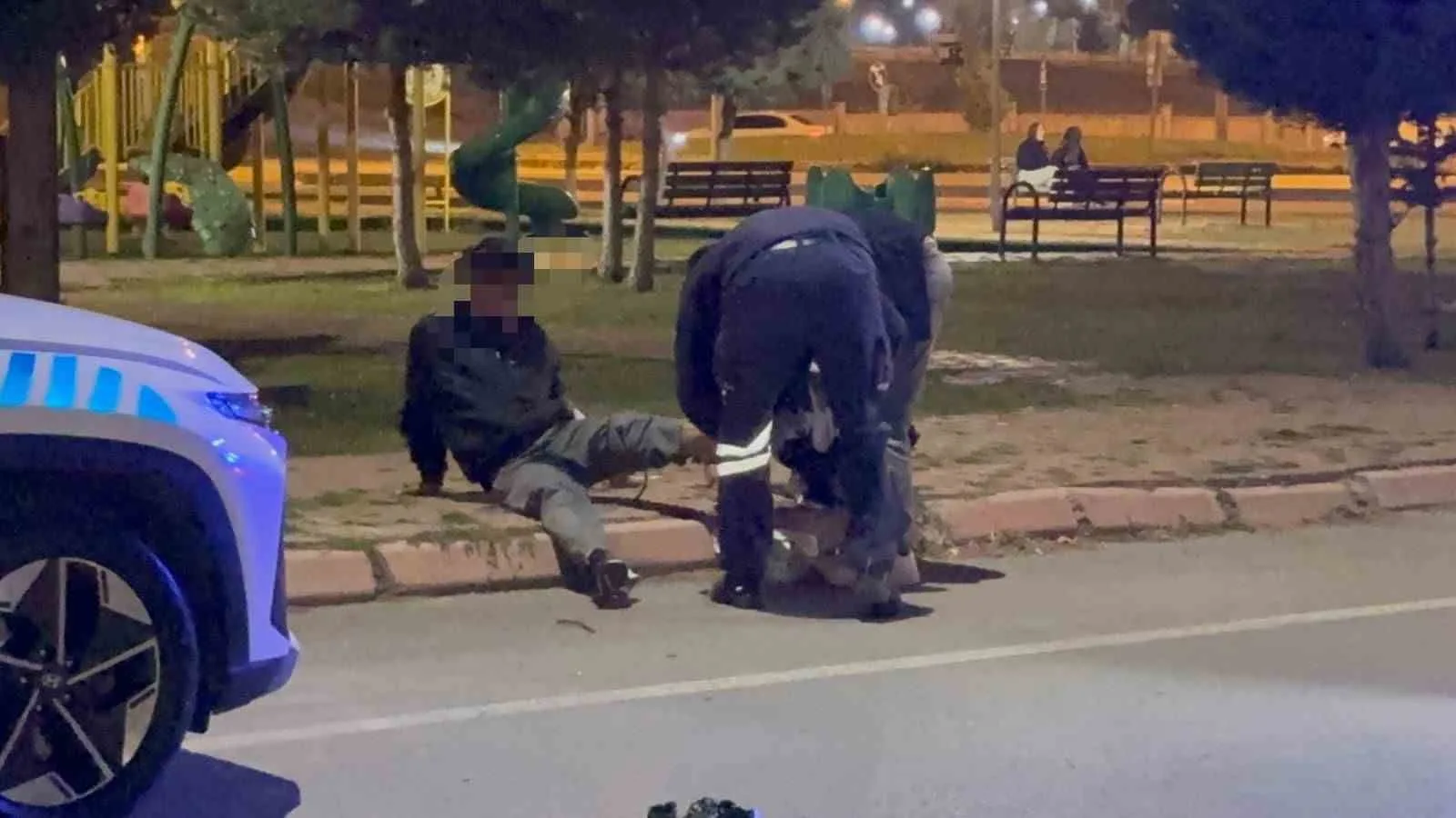 Kayseri’nin Melikgazi ilçesinde bir parkta iki grup arasında çıkan kavgada