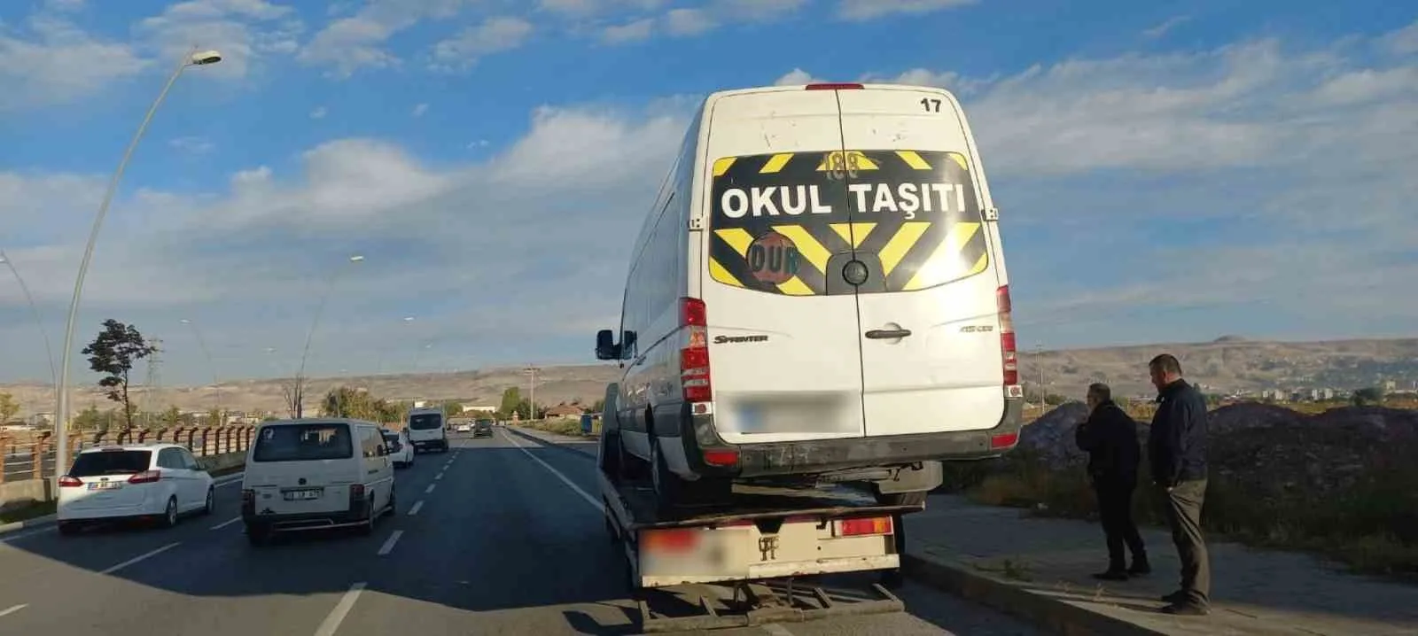 Kayseri’de polis ekipleri tarafından personel servislerine denetim gerçekleştirildi. Denetimlerde 95