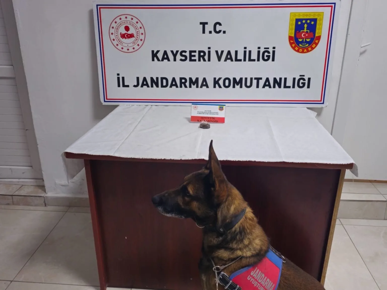 Kayseri İl Jandarma Komutanlığı ekiplerince yapılan çalışmalarda 20 gram uyuşturucu