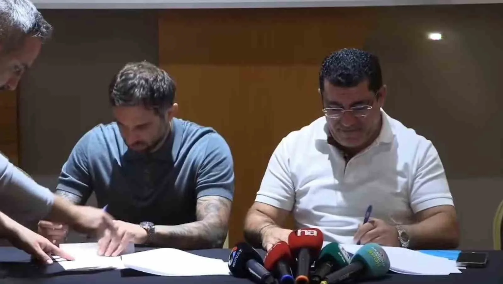 Kayserispor’da anlaşmaya varılan yeni Teknik Direktör Radomir Djalovic göreve başladı.