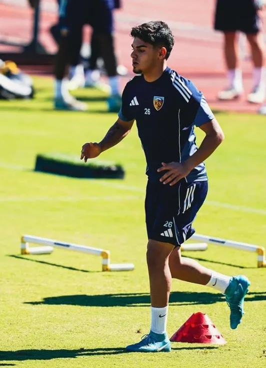 Kayserispor’un 2007 doğumlu oyuncu Burak Erkan, A takıma dahil oldu.