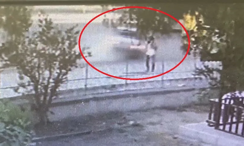 Mersin’de otomobilin park halindeki tıra çarpma anı saniye saniye kameraya