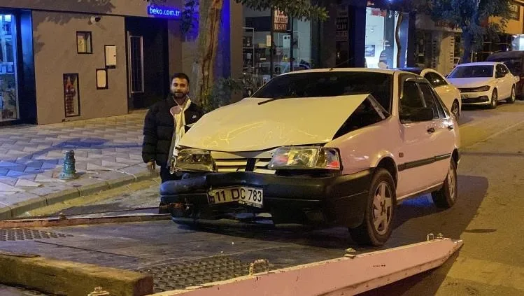 Eskişehir’de alkollü ve ehliyetsiz sürücünün idaresindeki otomobilin çarpması sonucunda devrilen