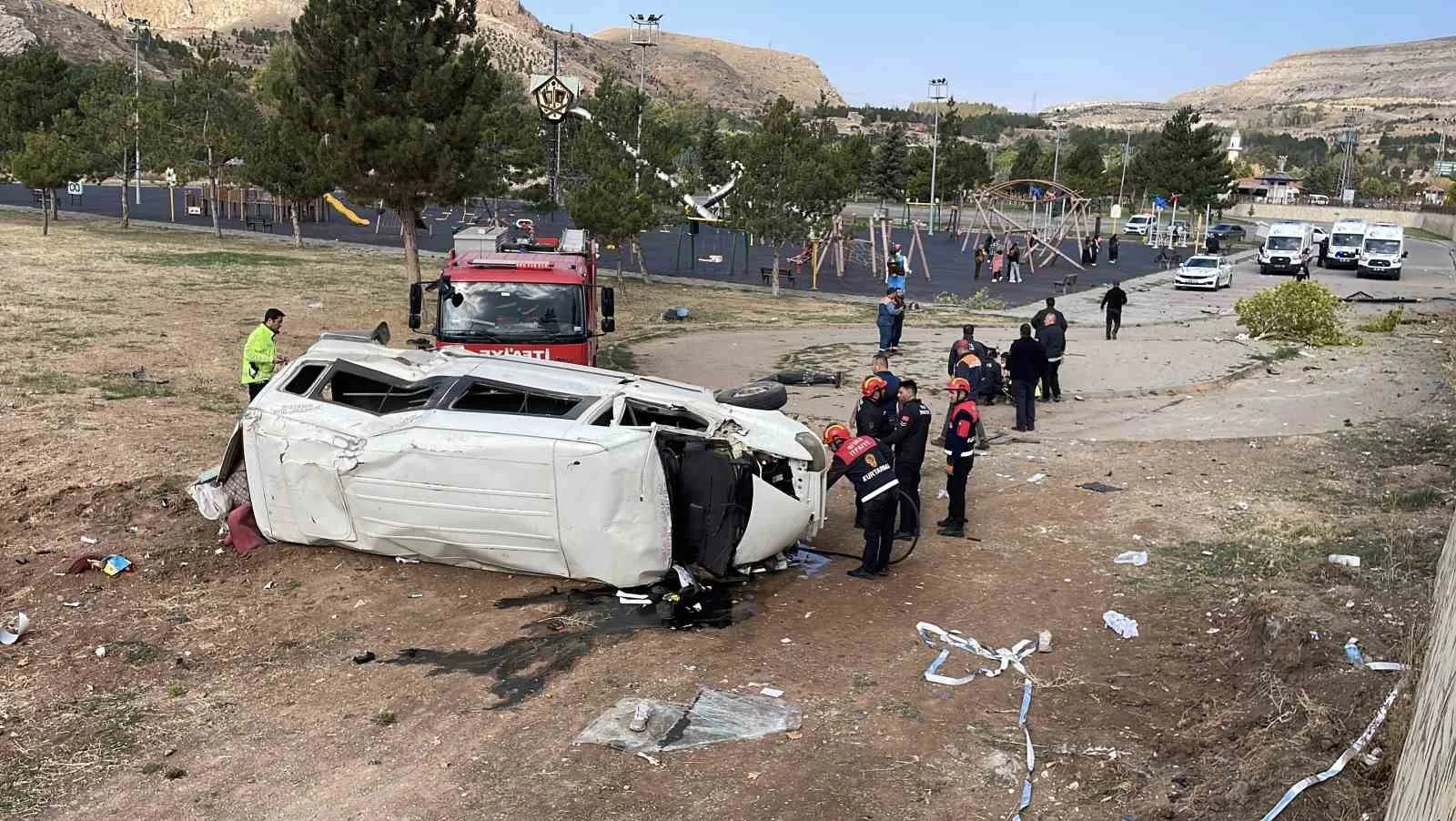 Sivas’ta dün meydana gelen minibüs kazasında ağır yaralanan 15 yaşındaki
