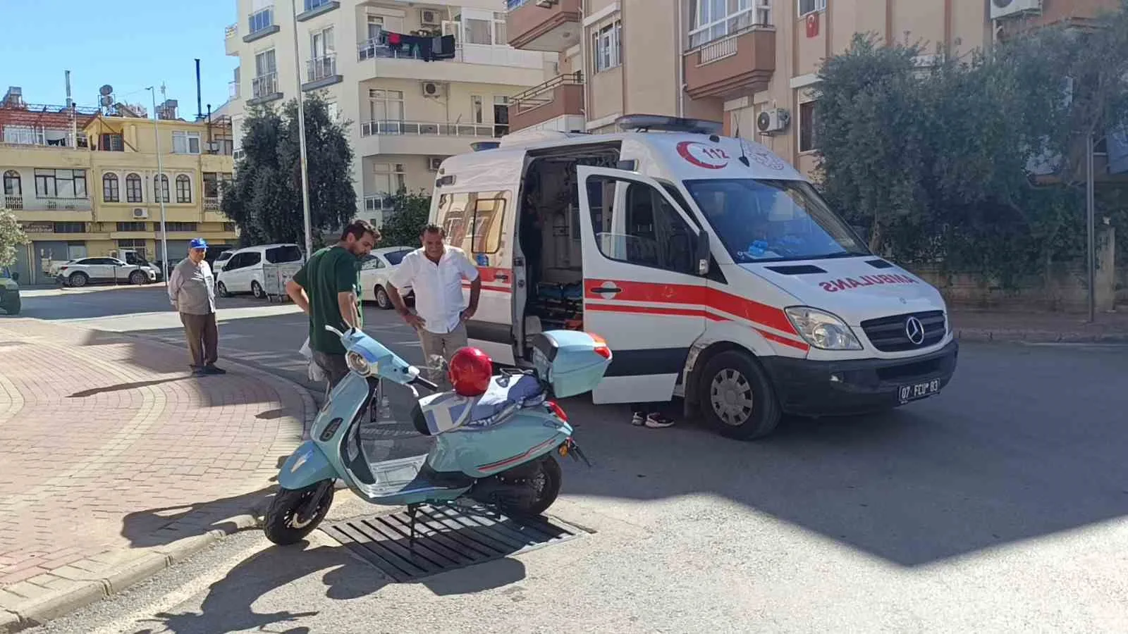 Antalya’nın Manavgat ilçesinde direksiyon hakimiyetini kaybederek devrilen motosikletin sürücüsü yaralandı.