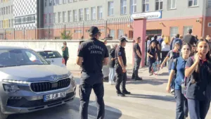 Keçiören Belediyesi Zabıta Müdürlüğü’ne bağlı ekipler, okulların açılmasıyla birlikte ilçe