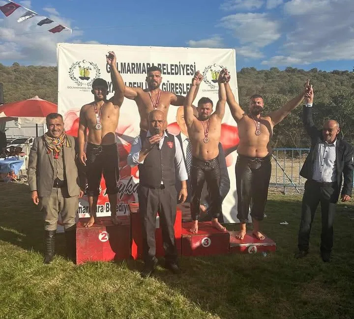 Manisa’nın Gölmarmara ilçesinde düzenlenen 2. Yağlı Pehlivan Güreşleri’ne katılan Kemer