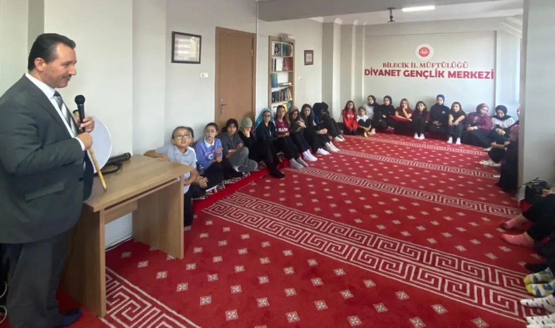 Bilecik’te gençler, biriktirdikleri harçlıklarını susuzluk çekenler için bağışlayarak anlamlı bir