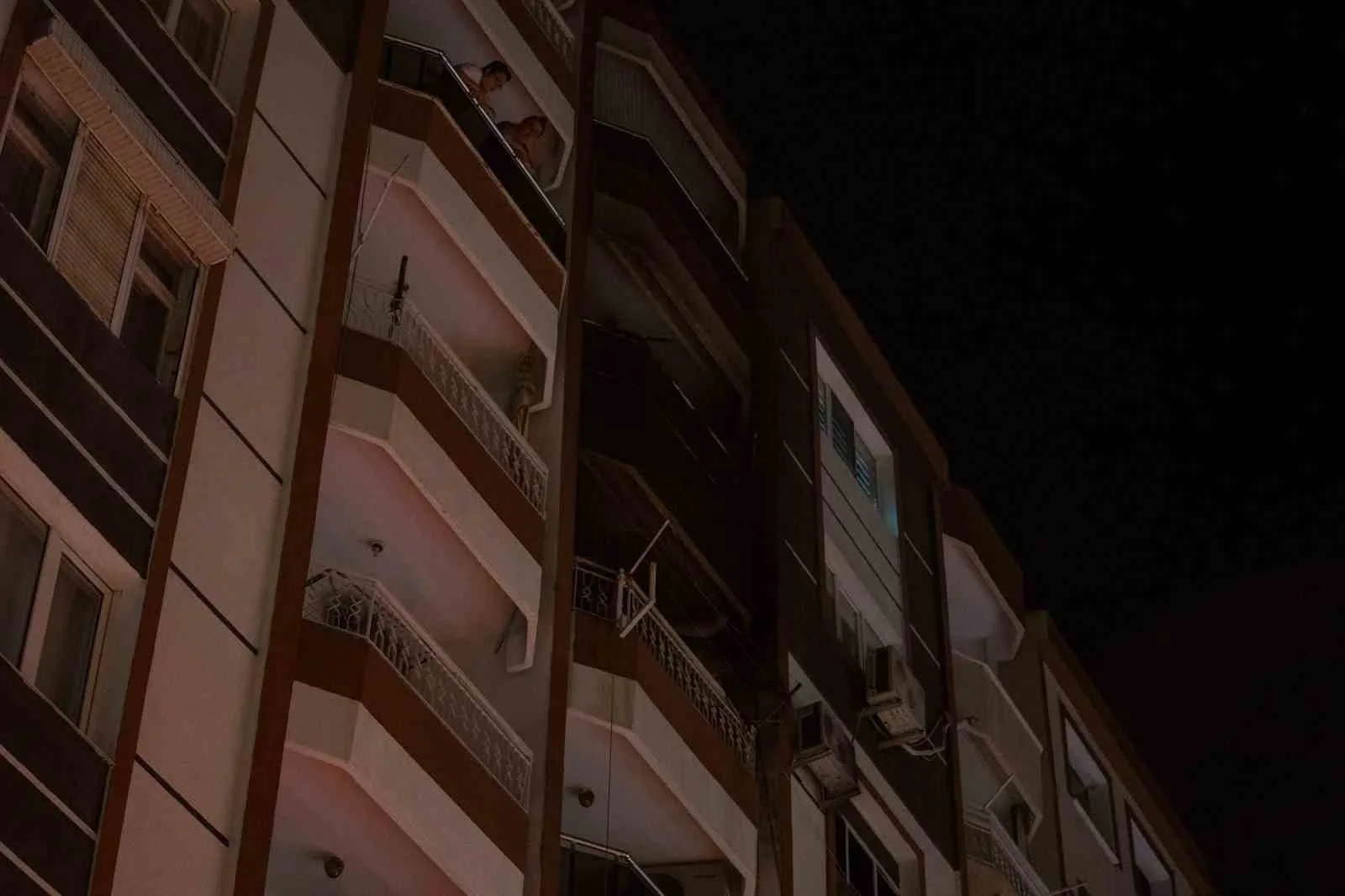 Manisa’nın Şehzadeler ilçesinde kavga ettiği eşinin karakola gidip kendisinden şikayetçi