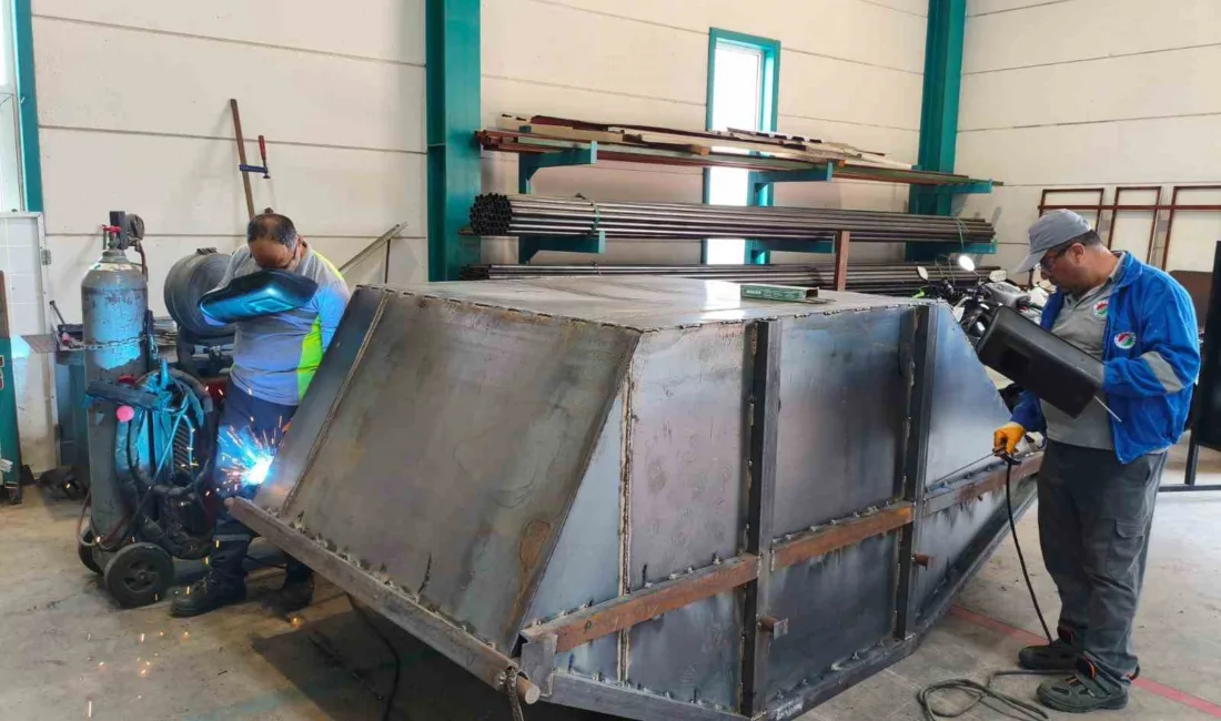 Kepez Belediyesi, Temizlik İşleri Müdürlüğü’ne bağlı Çöp Konteyner Üretim Atölyesi’nde;