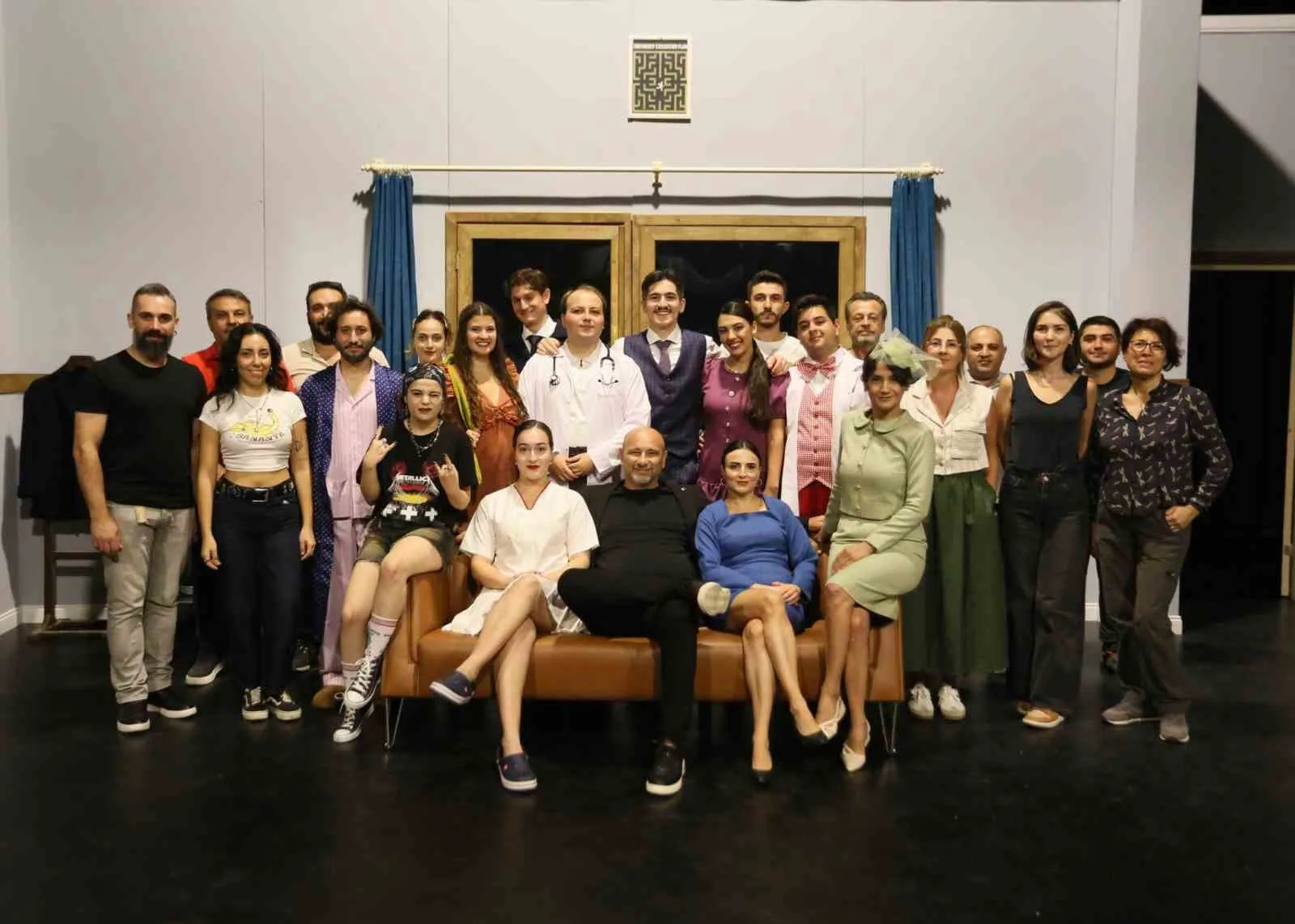 Kepez Kent Tiyatrosu, tiyatroseverleri unutulmaz bir komediyle buluşturuyor. Bol kahkahalı