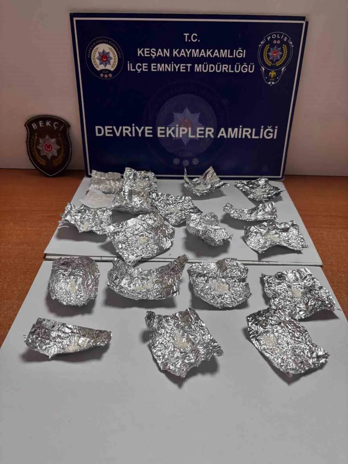 Edirne’nin Keşan ilçesinde, polisin yaptığı üst araması sonucu üzerlerinden uyuşturucu