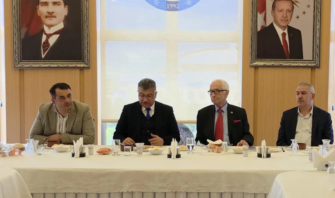 Kütahya Dumlupınar Üniversitesi (DPÜ) Rektörü Prof. Dr. Süleyman Kızıltoprak, Kütahya’da