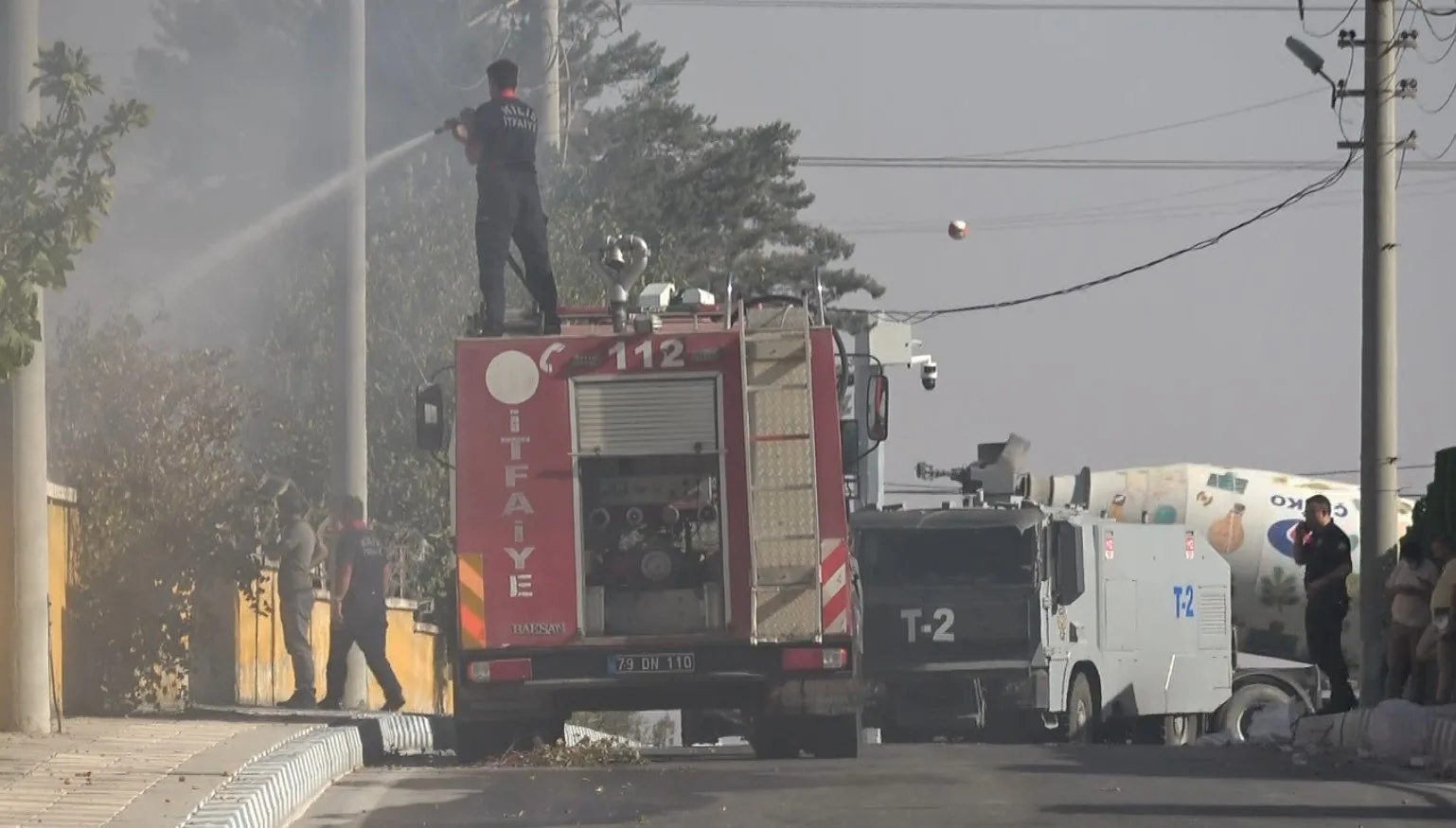 Kilis Organize Sanayi Bölgesi’nde bulunan bir kauçuk fabrikasında çıkan yangın,