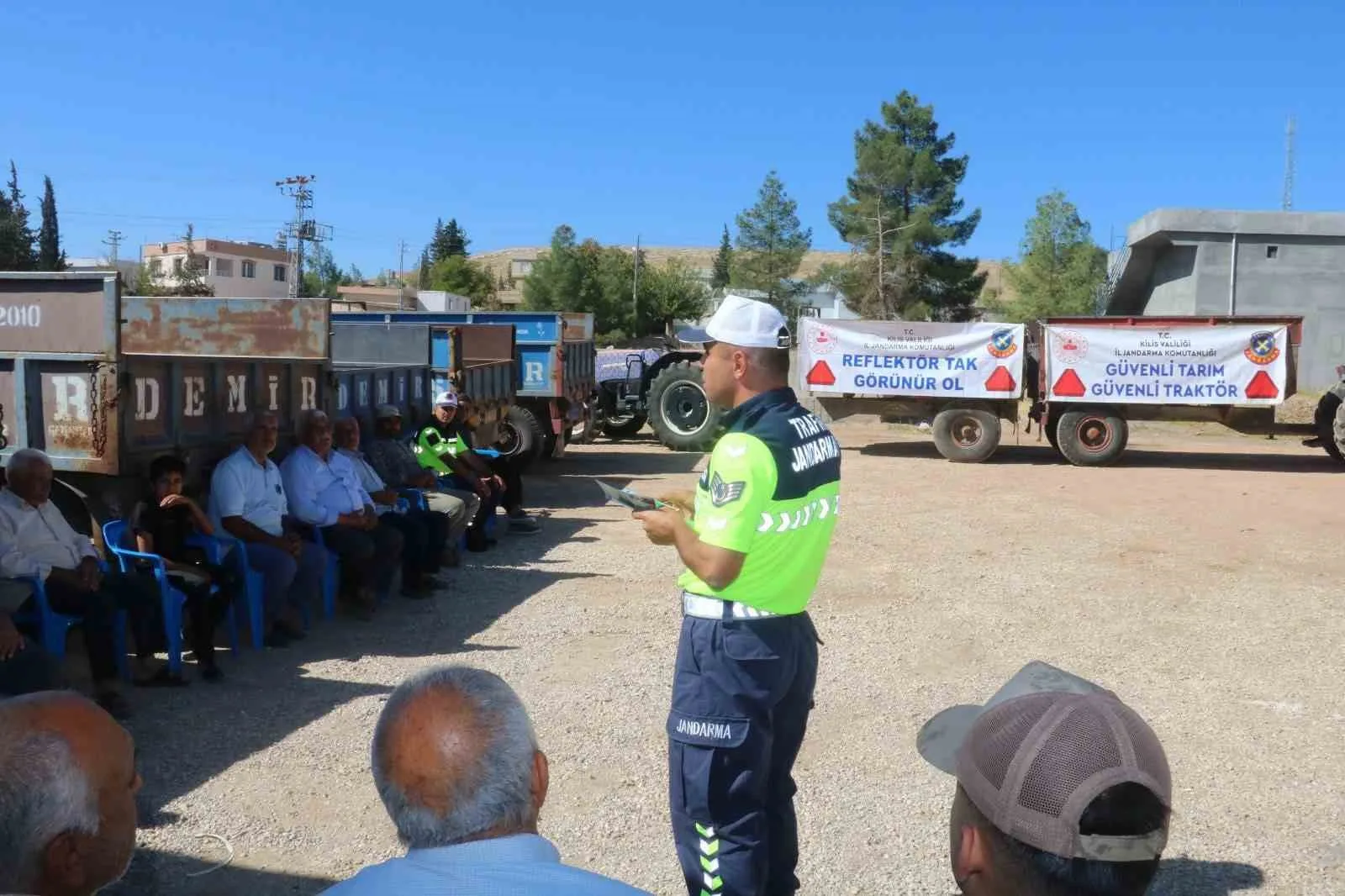 Kilis İl Jandarma Komutanlığı Trafik Jandarmaları tarafından, tarım araçlarının güvenli