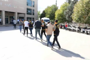 Kilis’te meydana gelen iş yeri kurşunlanması olayıyla ilgili polis ekiplerince