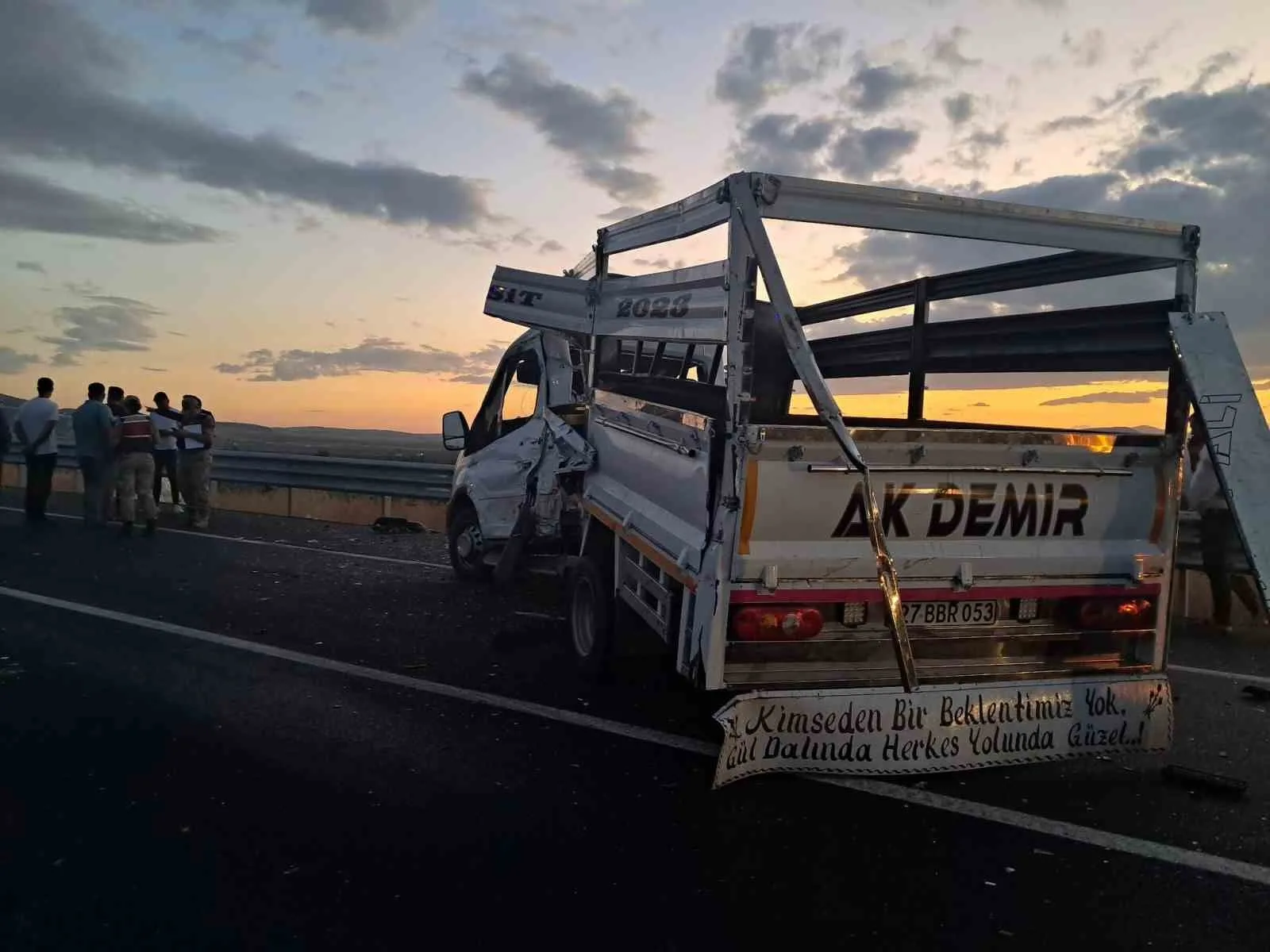 Kilis’te tır ile pikabın çarpışması sonucu meydana gelen trafik kazasında