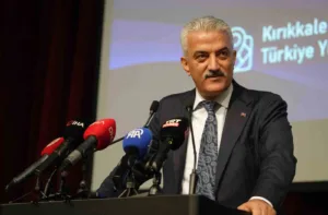 Kırıkkale Valisi Mehmet Makas, gençlere seslenerek, Türkiye Yüzyılı’nda önemli görevler