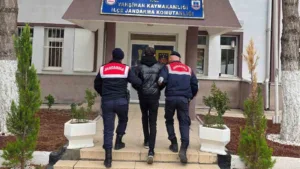 Kırıkkale’de jandarma ekiplerince yapılan operasyonlarda iki hükümlü yakalandı. Edinilen bilgiye