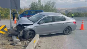 Kırıkkale’de iki otomobilin çarpışması sonucu meydana gelen trafik kazasında 2