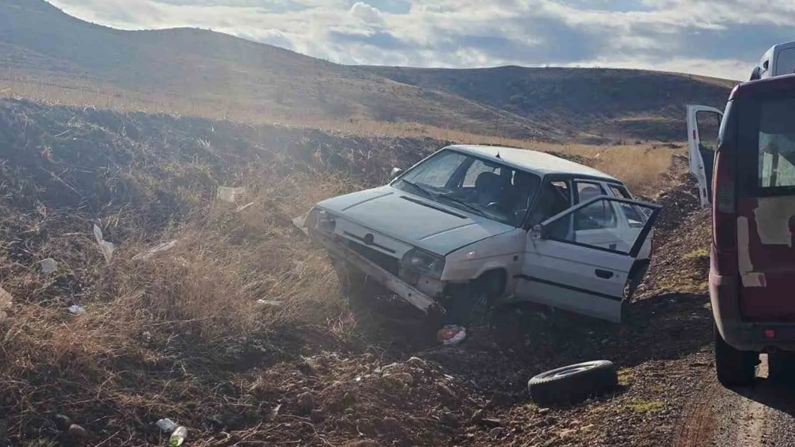 Kırıkkale’nin Sulakyurt otomobilin şarampole devrilmesi neticesinde meydana gelen kazada 2