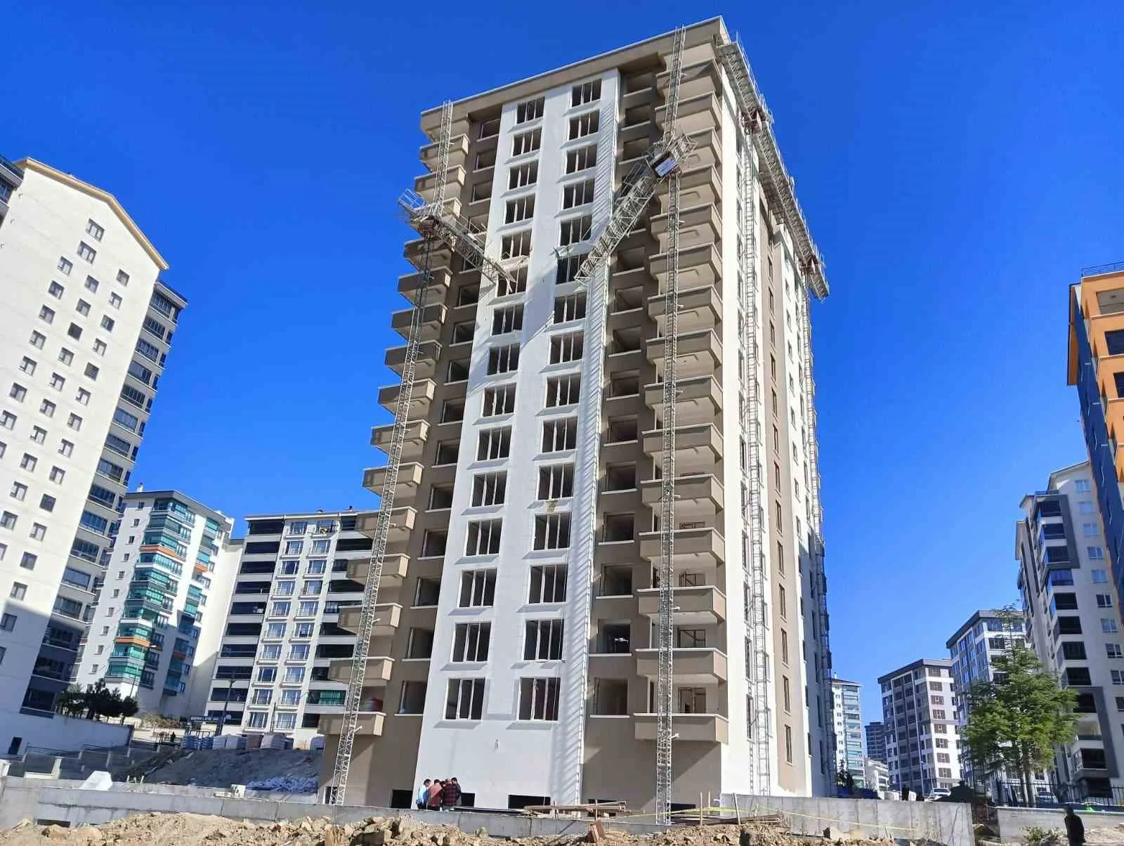 Ankara’da yapımı devam eden 15 katlı apartmanın 12. katındaki yük