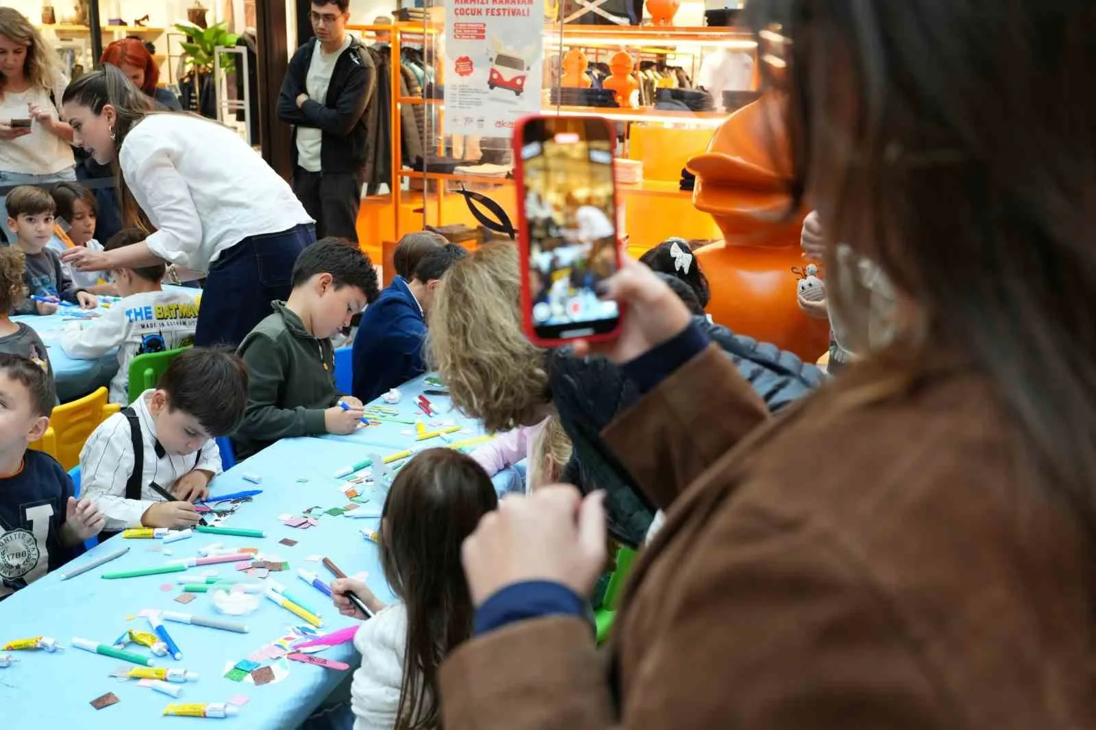 Akiş GYO’nun 20’nci yılı kapsamında, Simay Bülbül’ün kurucusu olduğu Kırmızı