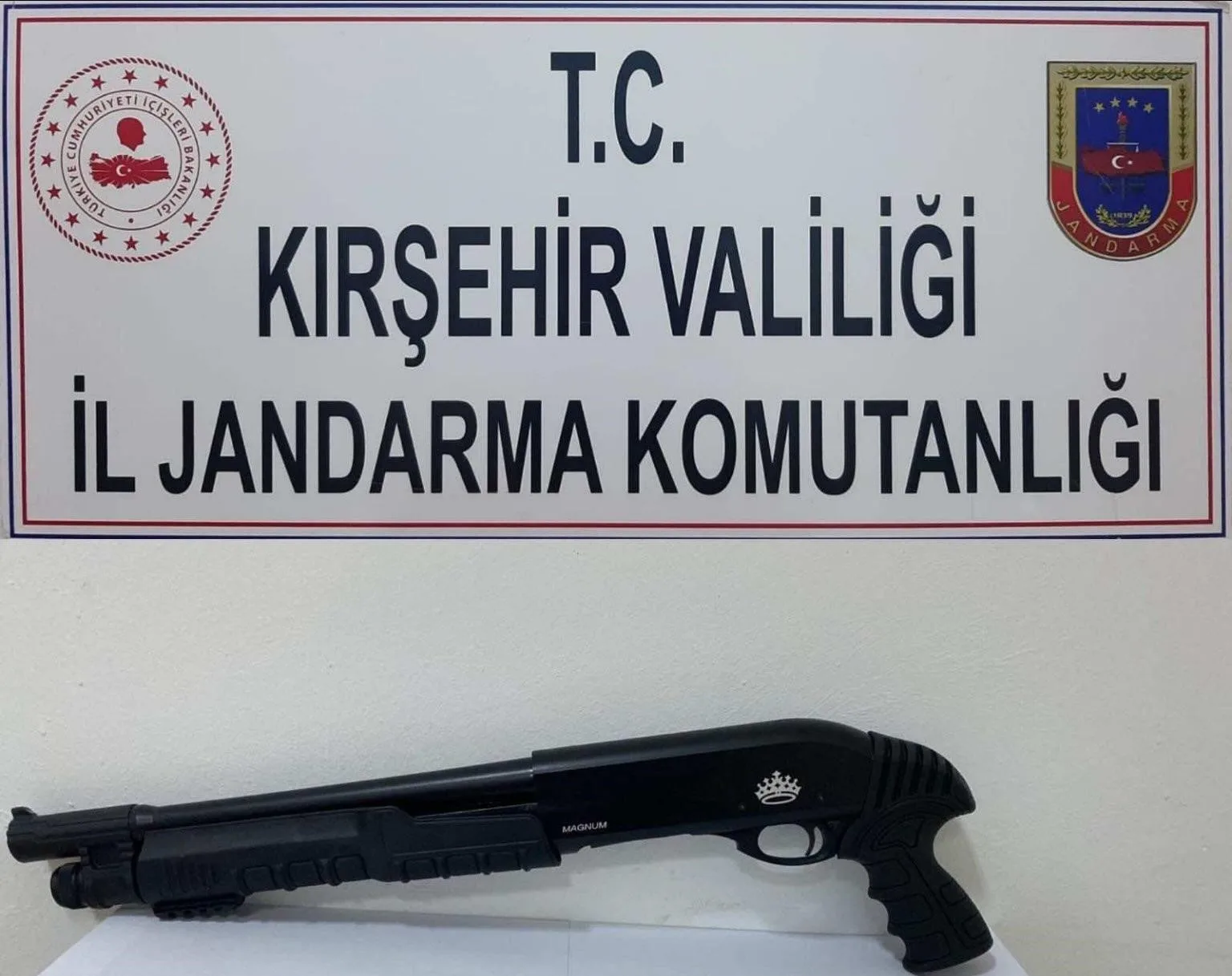KIRŞEHİR (İHA) – Kırşehir’de jandarma ekipleri tarafından gerçekleştirilen operasyonda, ruhsatsız
