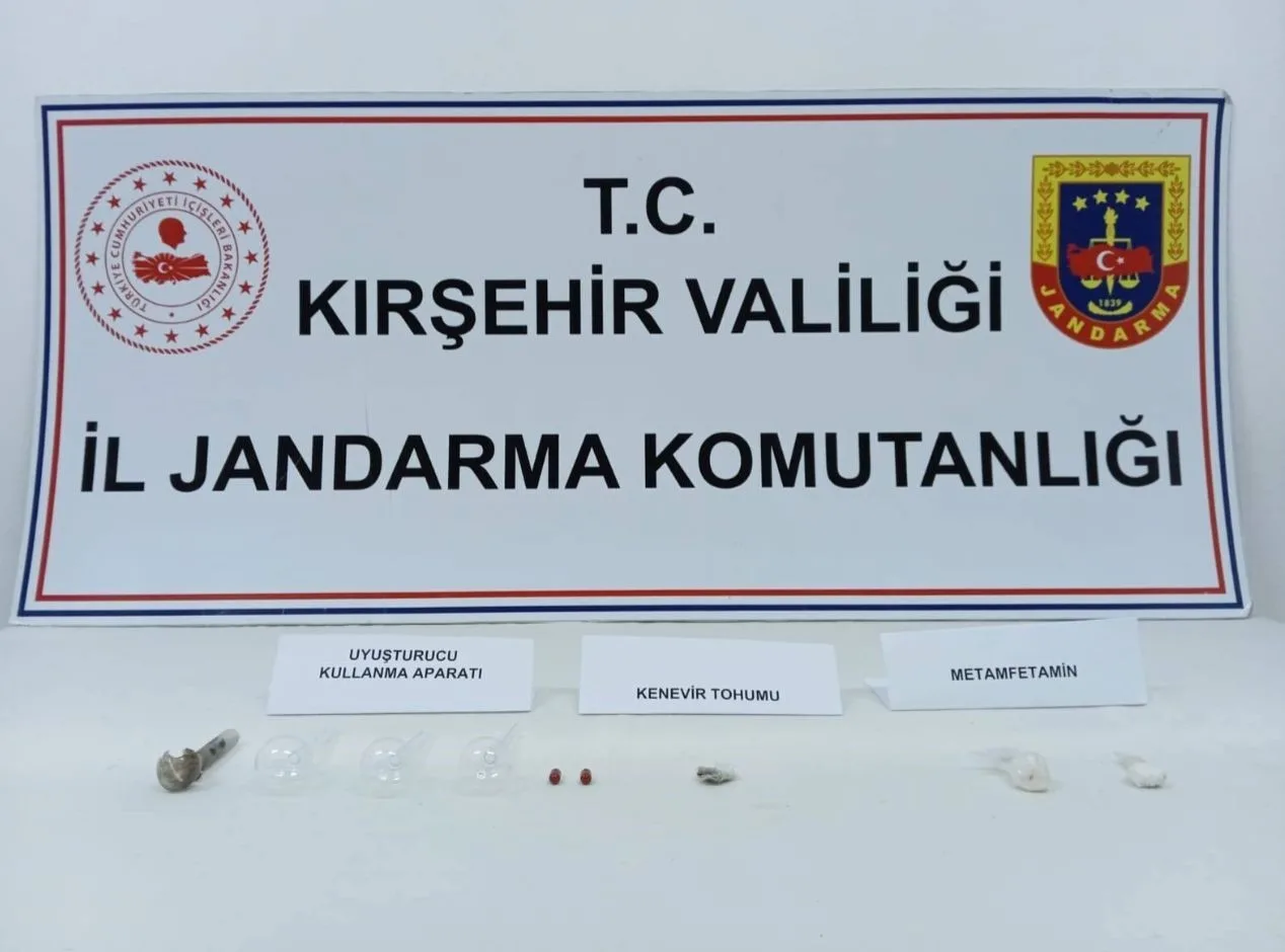 KIRŞEHİR(İHA)– Kırşehir’de jandarma ekipleri tarafından düzenlenen iki ayrı uyuşturucu operasyonunda