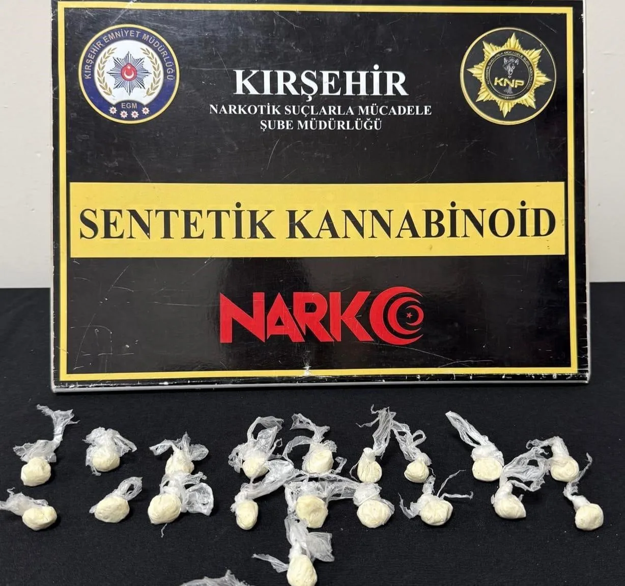 KIRŞEHİR (İHA) – Kırşehir’de polis ekiplerince gerçekleştirilen uyuşturucu operasyonunda 15,88