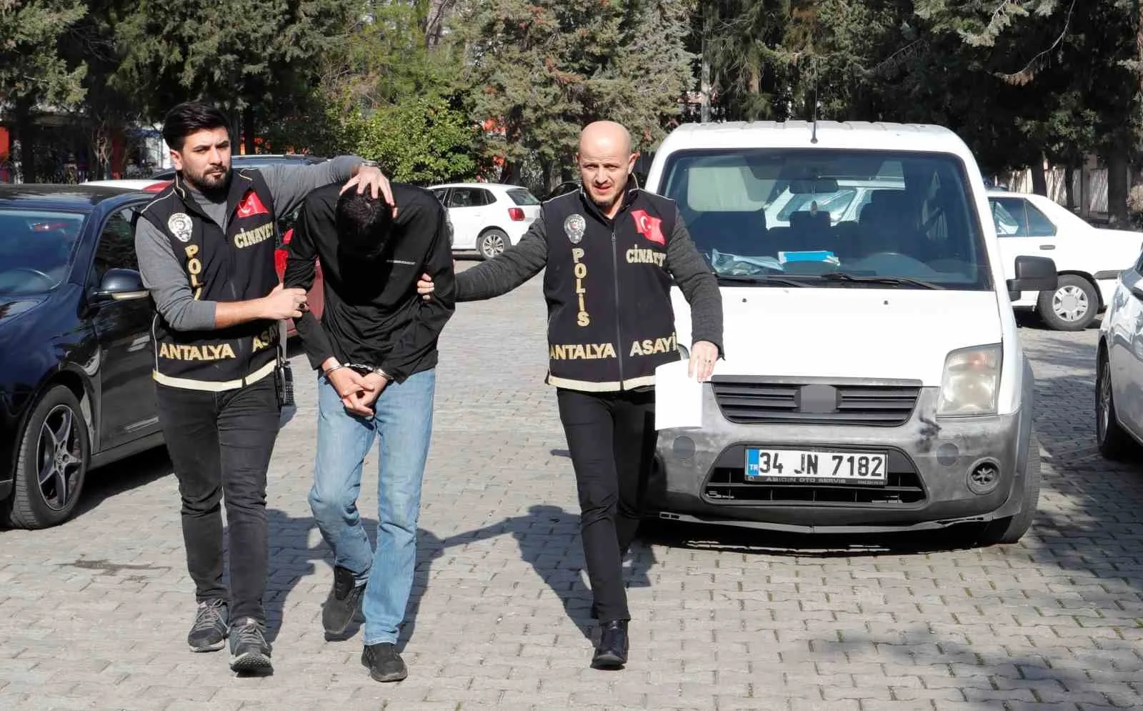 Antalya’da kız kaçırma meselesi nedeniyle çıkan ve 1 kişinin pompalı