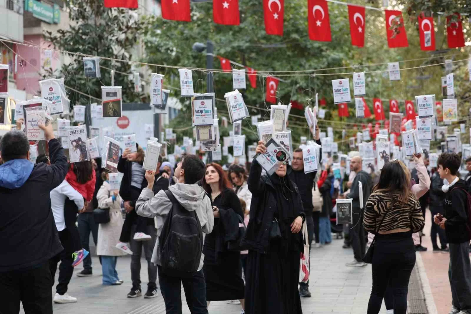 Uluslararası 15. Kocaeli Kitap Fuarı yine bir rekorla kapılarını kapattı.