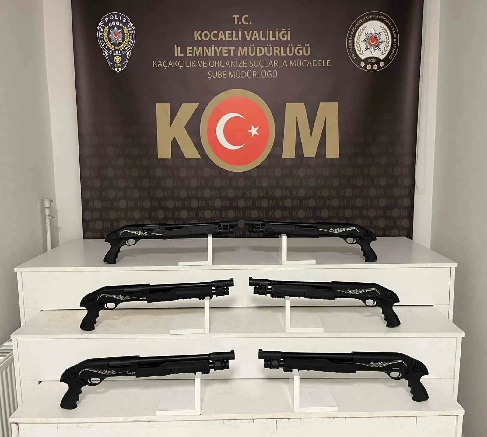 Kocaeli’de polis ekiplerinin düzenlediği kaçak silah operasyonunda 6 pompalı tüfek
