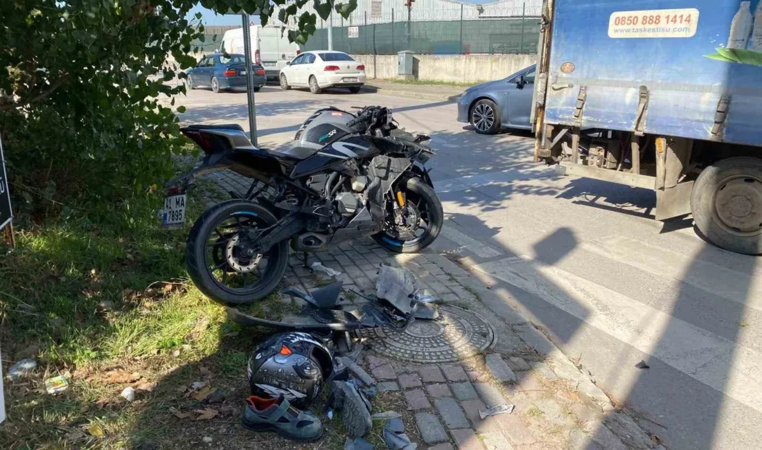 Kocaeli’nin Başiskele ilçesinde kamyonetle çarpışan motosikletin sürücüsü ağır yaralandı. Edinilen