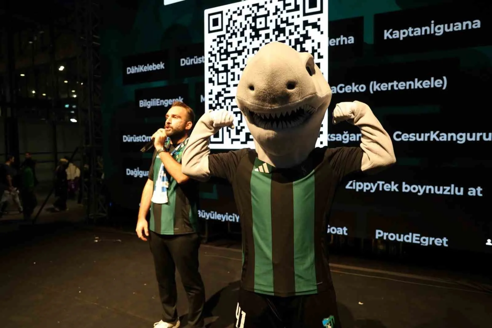 Bu yıl 15’incisi düzenlenen Uluslararası Kocaeli Kitap Fuarı’nda, Kocaelispor taraftarlarına