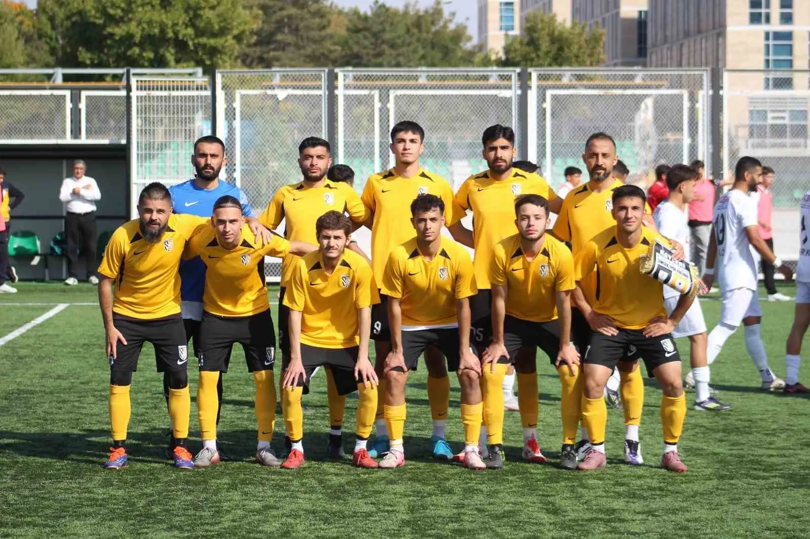 Bölgesel Amatör Lig (BAL) ekiplerinden Kocasinan Şimşekspor, sahasında Kahta 02spor’a