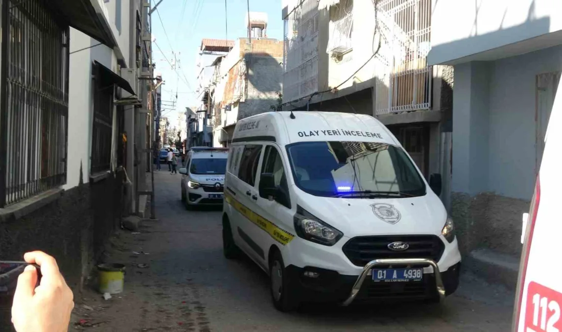 Adana’da komşusunu öldürüp, onun oğlunu da yaralayan şüpheli yakalanıp tutuklanırken,